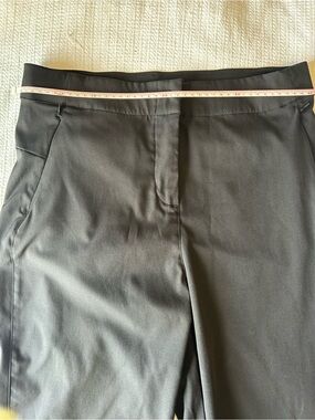 Lolë Women’s Black Slim/Tapered Leg Pants – Size 10
